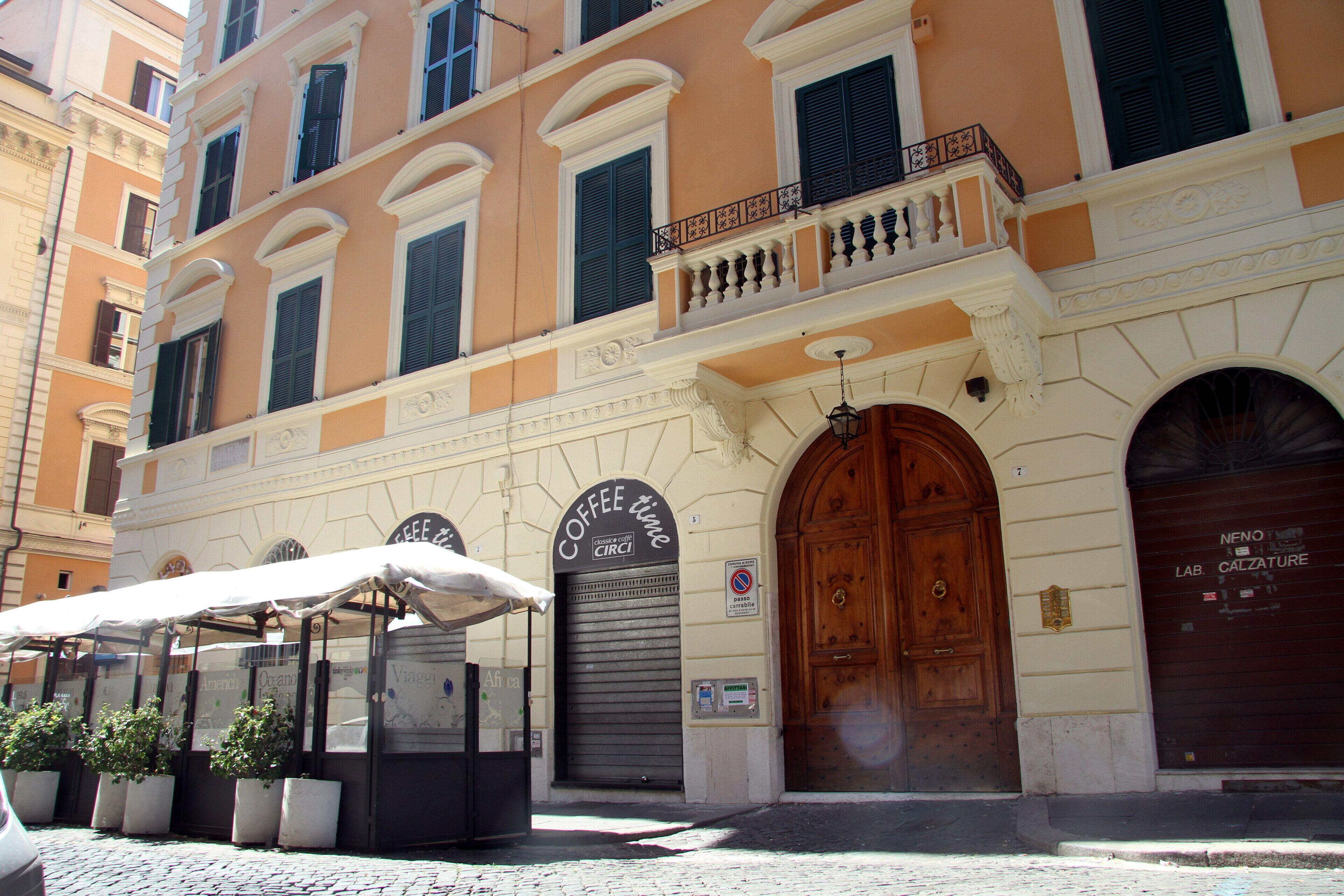 Domus Romantica, Rome
